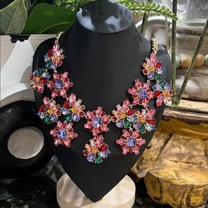 Pink and Blue Floral Necklace with Intricate Design nwt Crown & Ivy J51
